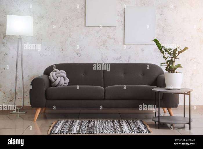 Hängelampe für Wohnzimmer modern in Kombination mit einem Sofa